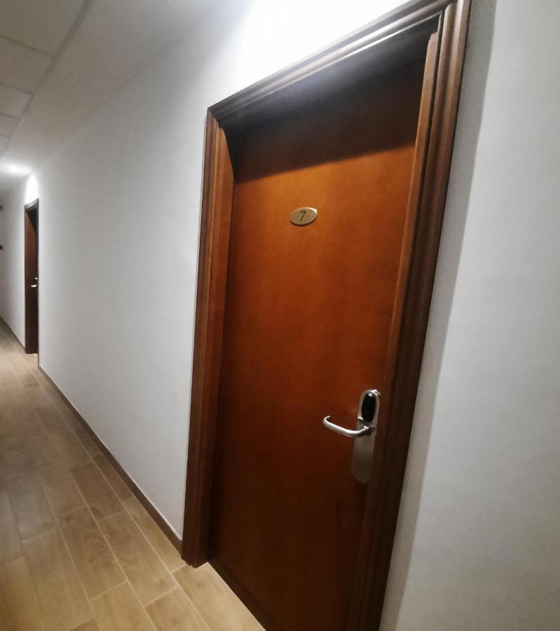 Hotel Porta Rivera L'Aquila Bagian luar foto