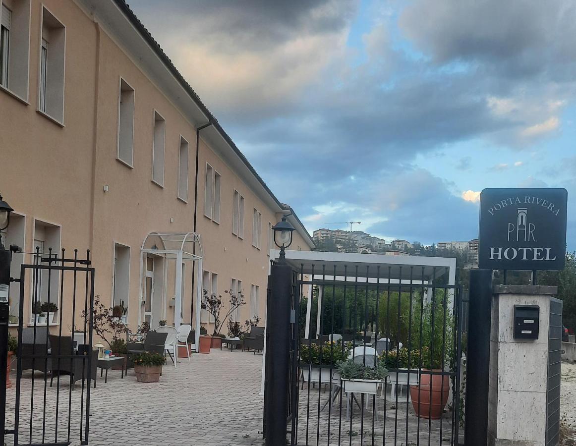 Hotel Porta Rivera L'Aquila Bagian luar foto