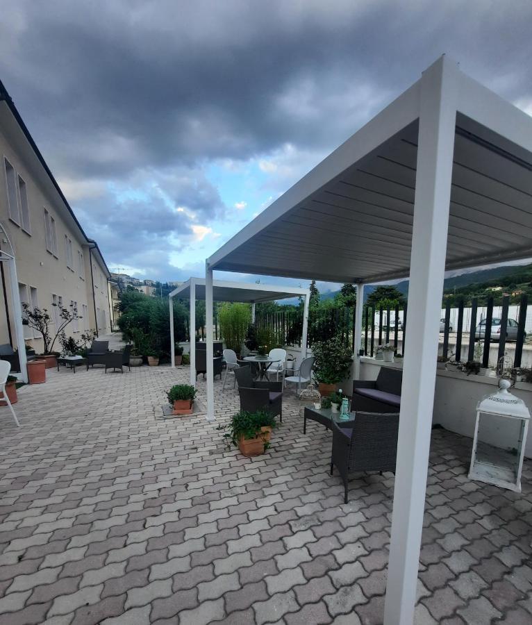 Hotel Porta Rivera L'Aquila Bagian luar foto