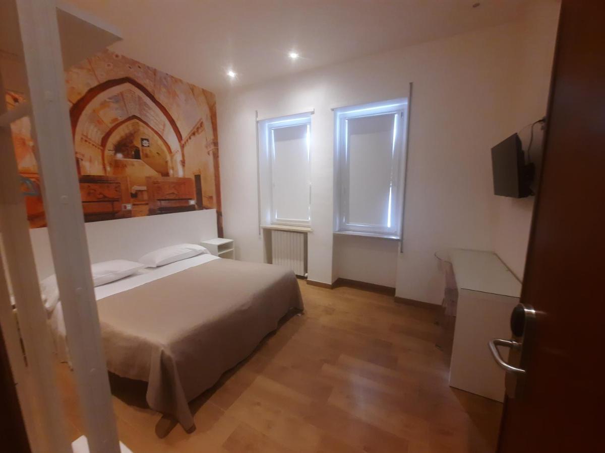Hotel Porta Rivera L'Aquila Bagian luar foto