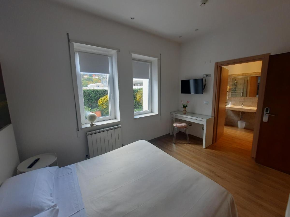 Hotel Porta Rivera L'Aquila Bagian luar foto