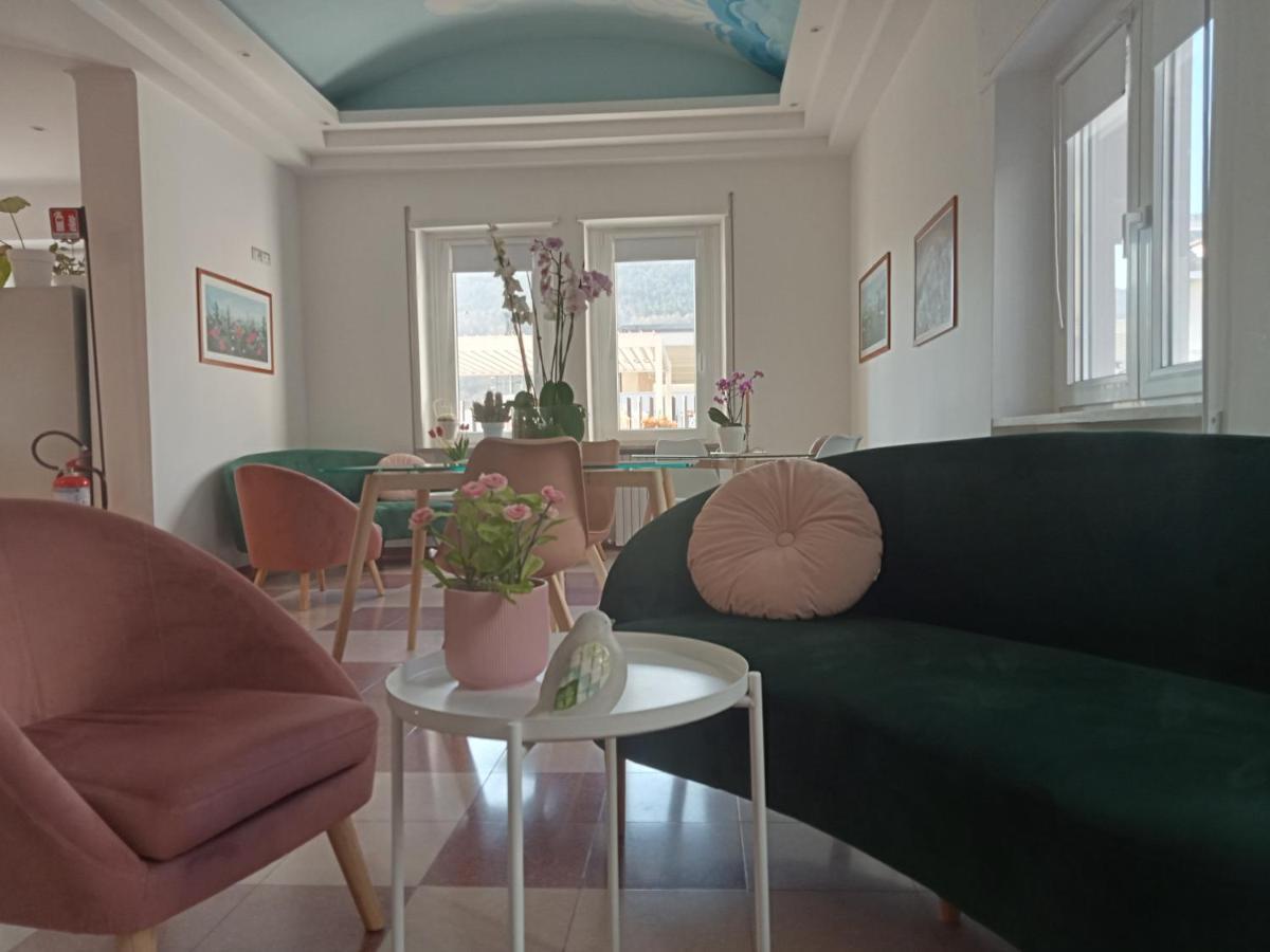 Hotel Porta Rivera L'Aquila Bagian luar foto