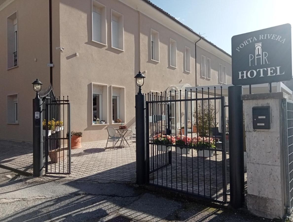 Hotel Porta Rivera L'Aquila Bagian luar foto