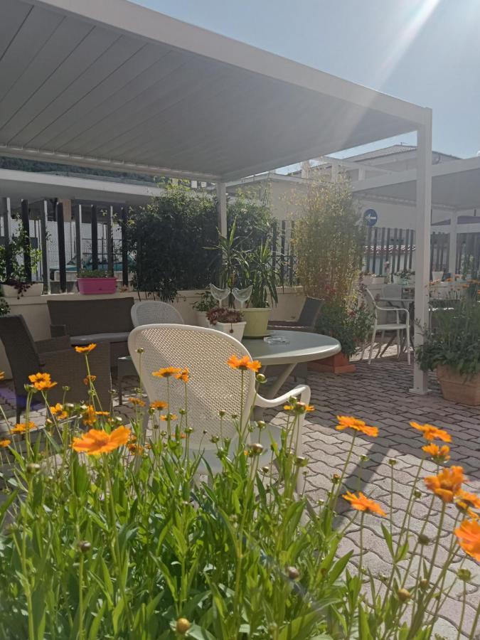 Hotel Porta Rivera L'Aquila Bagian luar foto