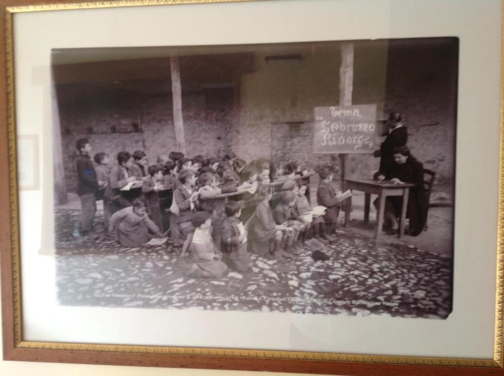 Hotel Porta Rivera L'Aquila Bagian luar foto